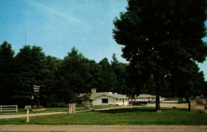 Farmer Marlins Motel - Old Postcard (newer photo)